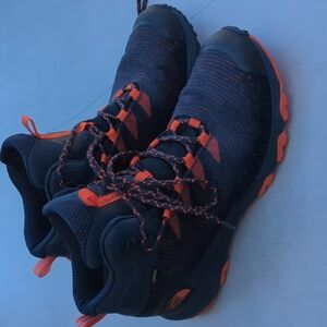 Size 11 men's North face waterproof/gore-tex hiking boot